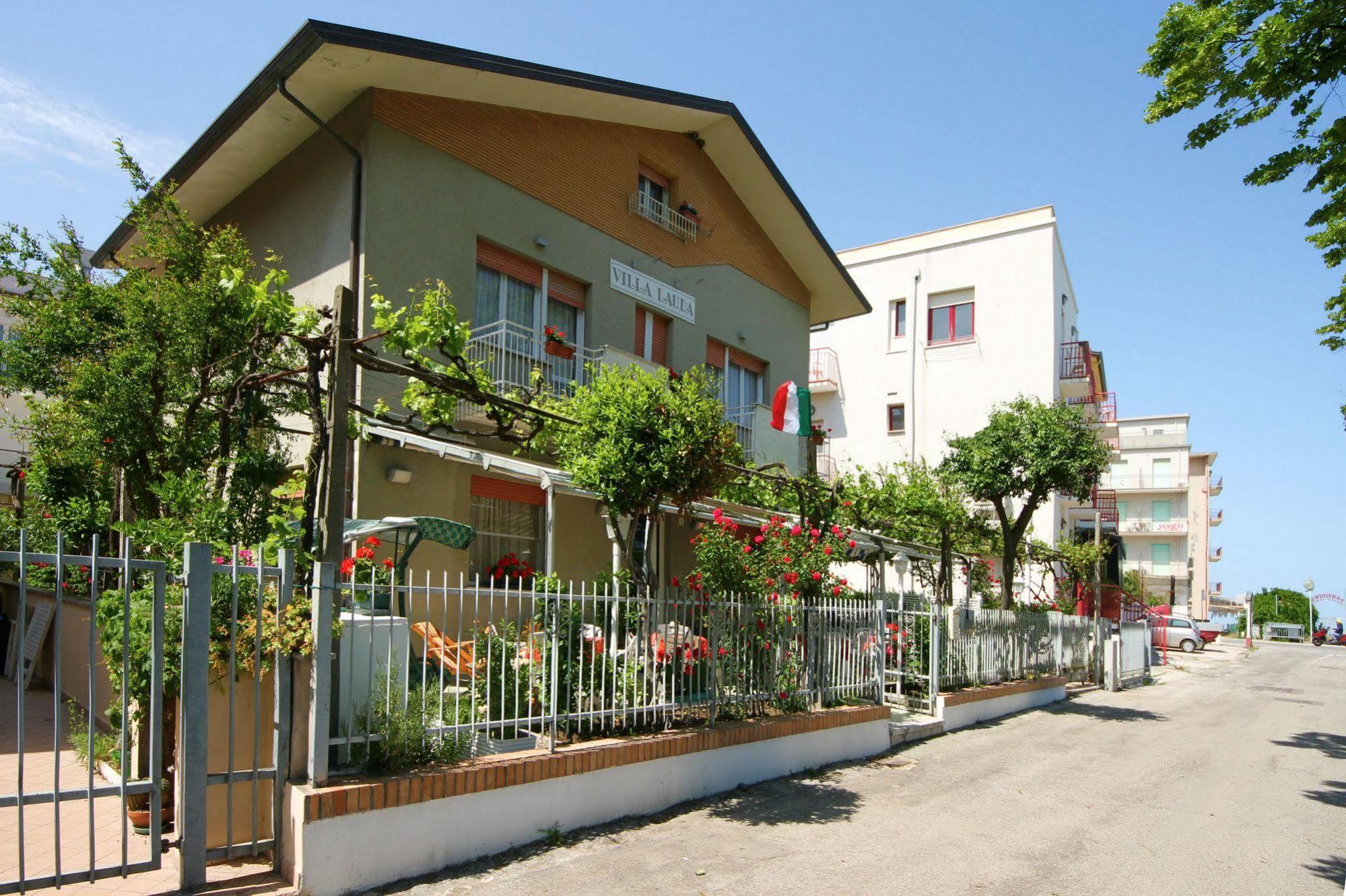 Villa Lauda B&B Rimini Exterior foto